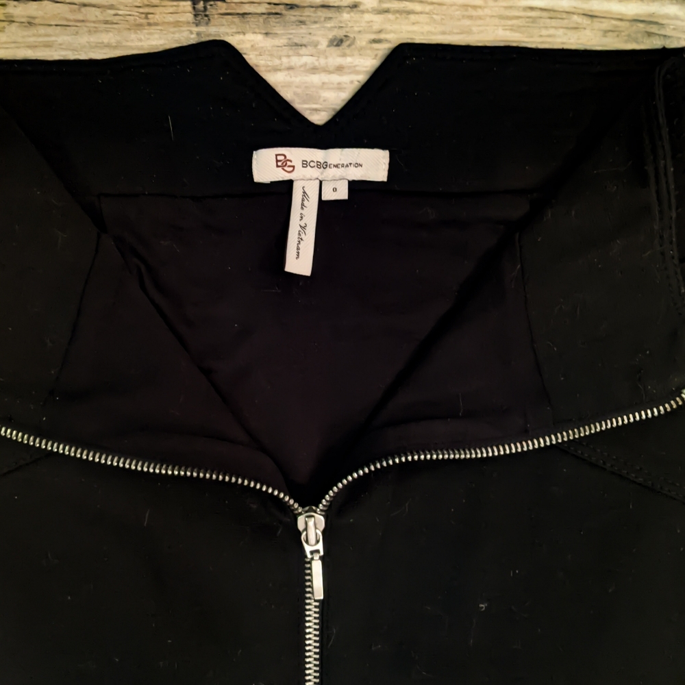 BCBG Center Vertical Zip Mini Skirt - Picture 5 of 5